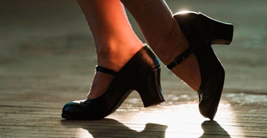 ¿CÓMO TIENEN QUE SER TUS PRIMEROS ZAPATOS DE BAILE?