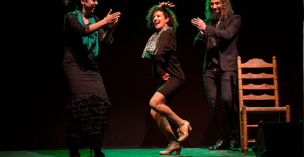 SI BAILAS FLAMENCO, ALMORADUX ES TU TIENDA DE CALZADO